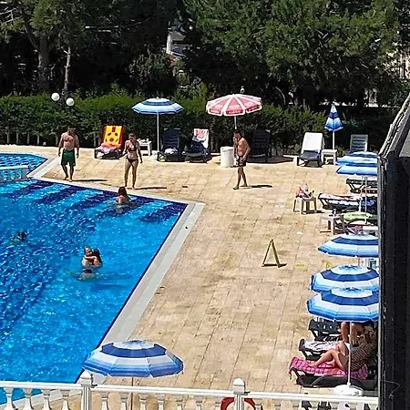 The Palm Club 호텔 3*